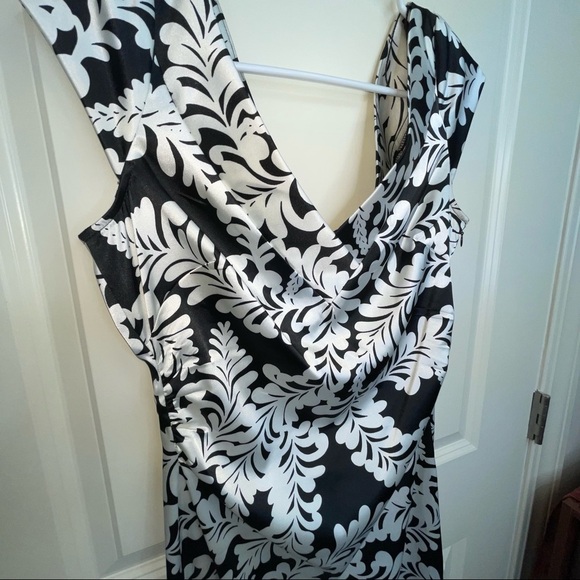 Maggy London Double V Neck Black White Midi Dress 8 - Picture 11 of 16